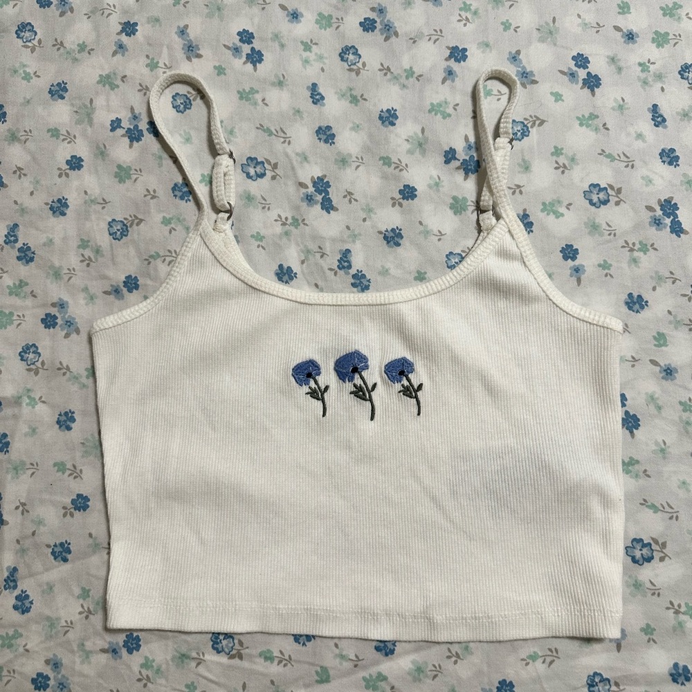 Hollister White Ribbed Cropped Baby Cami Tank Too With Blue Floral Embroidery XS